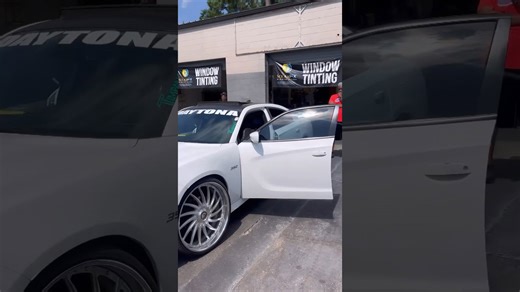 392 Hemi Dodge Charger on 26’s Forgiatos jammin 🔊🔊