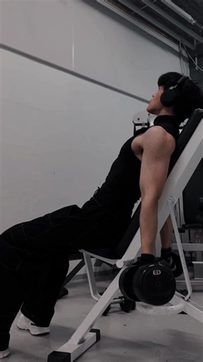 Robin (@reoubin) - biceps #fitness