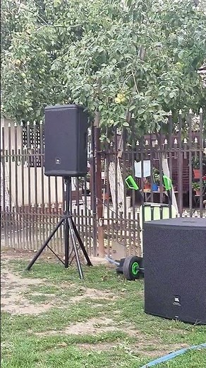 Jbl Eon 715 outdoor bass/sound test!