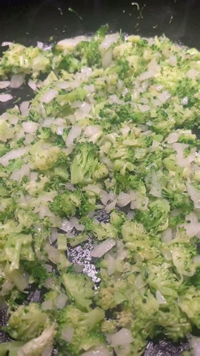 Vegetarian quiche…yes please! I hope this tastes as good as it looks! I love putting together new recipes…this one is a keeper! #vegeterian #quiche #comfortfoods #christmaseve | Marsha Belew Keopple