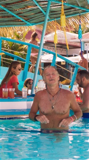 2.7M views · 9.9K reactions | Mais IL A PAS PÉTÉ, c’est une bulle de maillot ! 藍  : Le film ALL INCLUSIVE, c’est dispo. | Netflix | Facebook