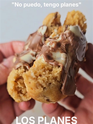 Que en tus planes nunca falten galletas! Visítanos en nuestra hermosa cafetería en la González Suárez n27-374 y San Ignacio en Quito. whatsapp: 096 351 6821 #cafeteriasQuito #galletasQuito #cookies #postresQuito #ChocolateChip