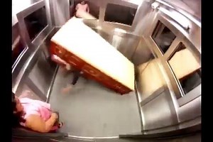 338K views · 3.2K shares | Scary prank  ★Visit to our website GAMESBERRY for games credit purchase now!★ Link ☞ goo.gl/8ZetnC | GAMESBERRY | Facebook