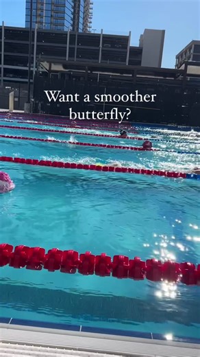 Are you looking to improve your butterfly? 🦋 Here’s a few tips to help smooth it out: 1. Breathing timing: try to breathe when your body is most supported. Initiate the breath in the catch and head should be back down before you start the recovery 2. Keep your hips near the surface: drive the top of your head forward not up and down to keep your hips level. 3. Press with your chest: try not to throw your head down into the water 4. Hands enter right in front of shoulders: entering too narrow re