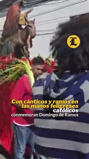 Con cánticos y ramos en las manos feligreses católicos conmemoran Domingo de Ramos