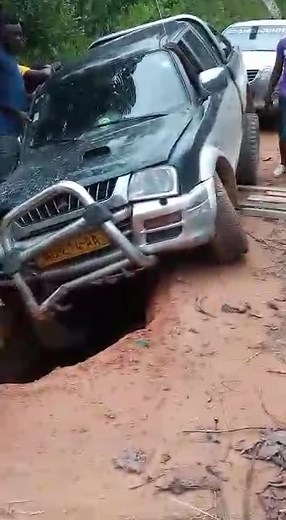 10K views · 221 reactions | Les routes impossibles du Gabon : où se trouve ce village. #LPJG | Le Petit Journal Gabonais_LPJG | Facebook