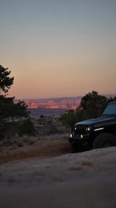 With it's 50-inch height and reinforced spring, it can take on any trail. Midland’s Grand Vista™ GMRS antenna levels up communication with its 7.5 dB signal output, great for use in areas with limited obstructions like wide open plains or highways. The Grand Vista works with an NMO-style mount, allowing for use of an existing CB antenna cable. Sturdy, interchangeable, spring mounting base strong enough to tackle the toughest of environments. | MidlandUSA