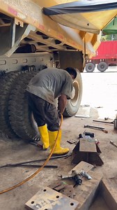 1.3K reactions · 33 comments | “Tak Jadi Buat Tutorial… ”Saya Janji Nak Tunjuk Cara Pasang Spring Belakang, Tapi Helper Terlalu Pantas 臘‍♂️ #janganKacam #janganmarahya #mechaniclife | Jacklee Bin James | Facebook