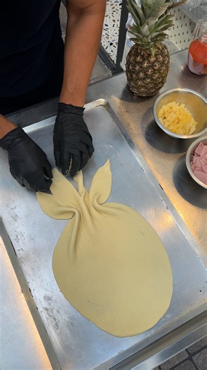 Hawaiian Pineapple Pizza! Pineapple party on a pie 🍍🔥 | Chefclub Network