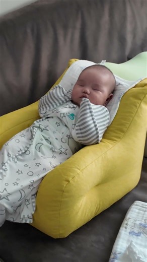 二月龄，不用安抚奶嘴，不用安抚摇篮，宝宝睡得好，宝妈睡得好，这感觉谁能懂！