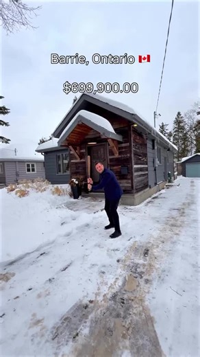 Please post price change in socials NEW PRICE 🚨 Now Offered at $699,900 Looking for a fully renovated 2 2 bedroom, 3-bath bungalow in Barrie’s sought-after North-East pocket—completely turnkey, with room to grow? 👀 This open-concept home sits on a 49.5 x 165 ft lot and features a separate entrance ideal for a future basement suite, plus a garage that can be converted into extra living space or potential income. Add in a brand-new cedar deck, great schools, and close proximity to all amenities—