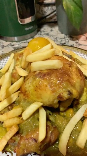 دجاج محمر في الفرن على الطريقة المغربية مع صوص البصل