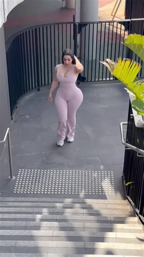 Amelia (@amelia_so_curvy)’s videos with original sound - Amelia