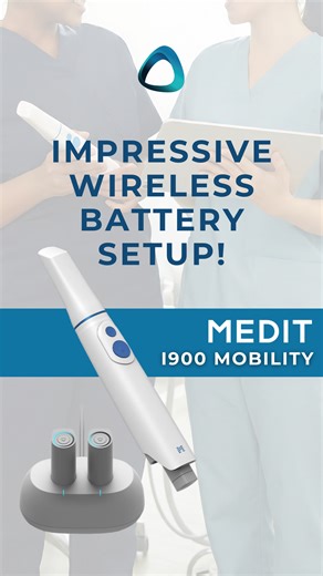 Institute of Digital Dentistry - iDD | Reviews & Courses on Instagram: "The Medit i900 Mobility comes with a completely redesigned battery system that's a big upgrade from the i700 Wireless days. 🔋 Each battery delivers about 1 hour of continuous scanning, and you get three batteries in the box. The new batteries feel more premium, integrate better with the overall design, and feature LED indicators on the back showing battery status. The charger is also significantly smaller now and can charge