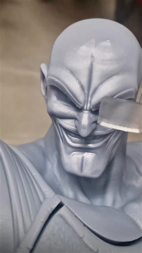 Nappa llega al taller en modo “¿Quién es el siguiente?” 😈 Figura impresa en resina del crack @lucasperez_studio , con base en PETG. Dos cabezas intercambiables (normal y con scouter), energía Saiyan y músculos nivel planeta destruido 💪🌍 Las energías transparentes se harán esperar… el poder necesita recarga ⚡ Dragon Ball nunca falla. 🖨 @anycubicofficial M7 Max 🖨 Anycubic M7 Pro 🖨 Anycubic Kobra 2 Max #dragonball #nappa #impresion3d #resina3d #sirius3d | Sirius3D