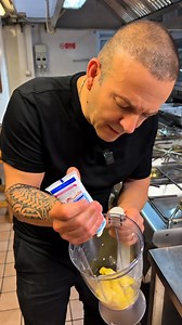 🍍🍨🍍GELATO ALL’ANANAS🍍🍍 INGREDIENTI: 250 gr di ANANAS 70 ml LATTE DI COCCO 35 GR LATTE CONFENSATO FACILE FACILE BONO BONO😋😋😋😋 #gelatosenzagelatiera #gelatoananas #gelato #gelatofattoincasa | Chef Alessandro Santarelli