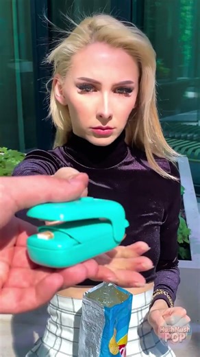 You’ll Never Cry Over Stale Chips Again 😂 #foodtips #viral