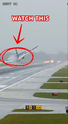 Plane Landing Goes Wrong Caught on Camera..