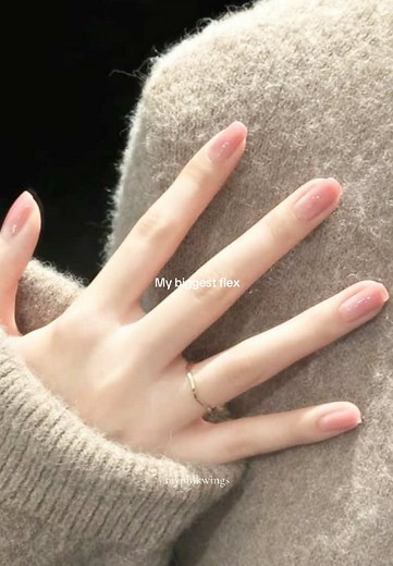 Pretty Hands Aesthetic: Captivating Vlogs and Decor