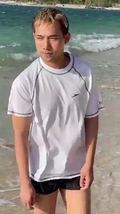 a quiet walk along the beach ☮️ | Ken Chan