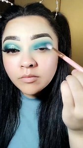 ✨💚PRESS PLAY💚✨ Emerald city vibes, Wizard of oz. ✨💚 ✨‼️GIVEAWAY‼️ !!CLOSED!! ‼️Winner will be random and will win a 30$ GIFT card to sephora! Good luck. 🤞🏼 ENDS October 31st.‼️ Must Follow all steps to qualify. • • EYES- Morphe Brushes 35B & @jaclynhill palette. BROWS- Anastasia Beverly Hills Dipbrow dark brown. GLITTER- @bulkglitters Spellbinder shine. GLITTER PRIMER- NYX Professional Makeup FOUNDATION- WetnWild HIGHLIGHT- @anastasiabeverlyhills @nicoleguerriero Glow kit. LIPS- @nyxcosmeti