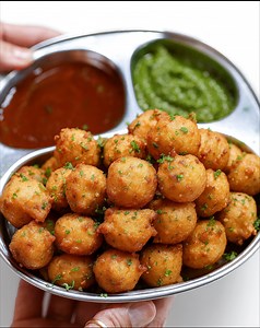 No Soda - perfectly round and super crispy Pakora recipe prepared using basic ingredients. You'll love it! :) | Papa Mummy Kitchen