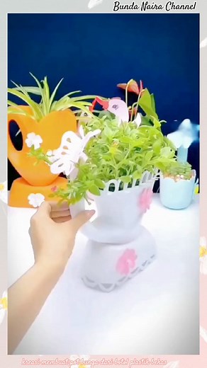 3.4K views · 53 reactions | Kreasi membuat pot bunga . #idekreatif #kreasikreatif #creative #idea #inspirasi #tutirial #handhmade #potbunga #botolplastik #kreasidaurulang #daurulang #ketrampilantangan #kerajinantangan #prakarya #foryou Semua Orang @penggemar berat | Bunda Naira channel | Facebook