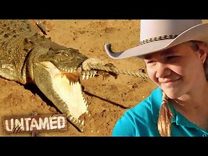 Teen Must Face Her Fears and Wrangle Monster Croc! 😰 | Keeping Up with the Joneses Clips | Untamed