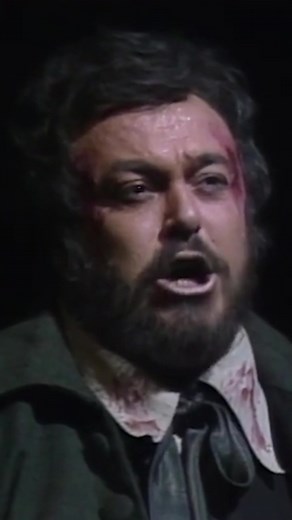 Luciano Pavarotti Performing E Lucevan Le Stelle | Extraordinary Interpretation