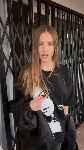 Hi guys! This is Xenia.. I hope you all enjoyed your weekend! I’d like to start this week with a big GIVEAWAY 🎉🧑‍🎄♥️😁 why?… first: as you may have heard I released a track called “Melting” on @voxnoxberlin last Friday and second: I finally got my merch designed and produced by @primitivo.clo in Switzerland. These are Premium quality T-Shirts, I’ve been wearing one from the guys like for one year and it’s still perfect so only the best for you 🖤☺️ The designer put the frase I wrote on some p