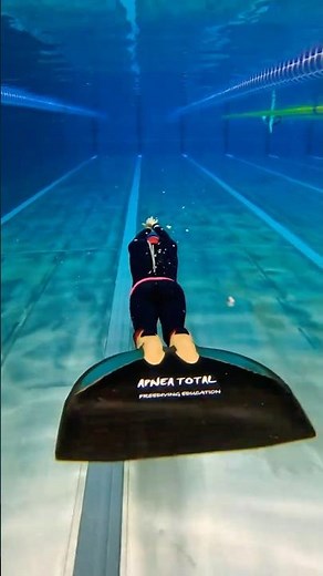 Training with Monofin #freedivinggirl #freedivingtraining #freediving #freitauchen #underwatergirl