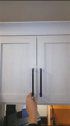 ✨ Hey Mama ✨ If your house feels messy before the day even ends, you’re not alone. Life with kids is busy, clutter is just a side effect of a full life. Organization isn’t about perfection. It’s about creating peace where you already are 🏡 That’s what I help families do at Serenity Solutions 💛 #MomLife #BusyMoms #SerenitySolutions #PeacefulHome #RealLifeHomes | Serenity Solutions