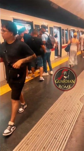 South American Pickpocket/carterista Gang in Rome's Metro #Subway #Pickpockets #Italy #Shorts #Fyp