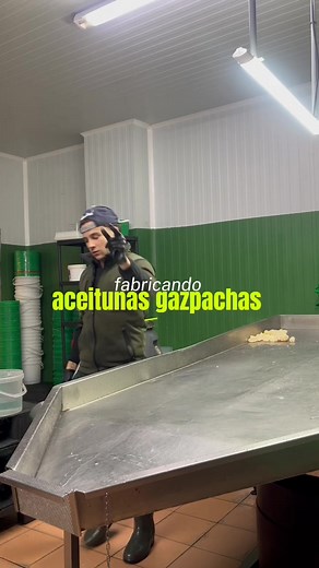 Fabricando gazpacho con aceitunas del Guadalentín
