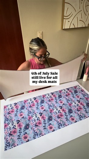 I decided to run a sale this weekend and give out FREE matching pouches (made by me) for all of your desk mat orders 💕 I rarely do this, so this is your chance to grab a cute desk mat pouch set! 🙌🏼 adding a fun desk mat can totally transform your desk into a motivational workspace✨ ⭐️I’m also throwing in a FREE pen and notepad 📝 NO CODE NEEDED, just add the bundle 🛒 and it’ll be free of charge at checkout ✨ 💬 COMMENT “desk mat” ⬇️ to grab the link! #desksetup #deskinspo #deskdecor #shopsma