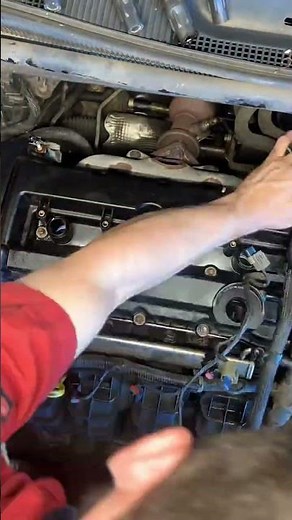 2.4L Dodge Avenger valve cover gasket installation
