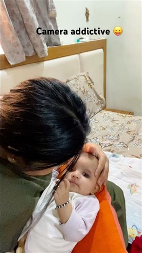 Mumma se matlab nhi bas, camera chahiye🤣 #shorts #funny #comedy #baby #instareels #viral