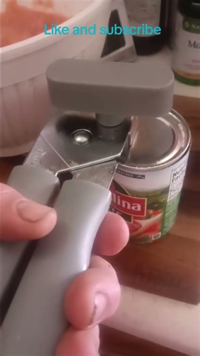 Proper Way to Use a Can Opener