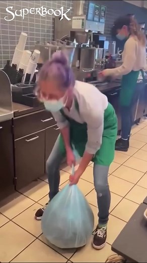 mimin cuma mau ingetin para parents buat ngajak si kecil untuk nonton Superbook Kids Club besok pagi jam 6.45 WIB (pagi) di Youtube Superbook Indonesia, si kecil bisa belajar Firman dan semakin cinta Tuhan lebih lagi☺️ Jangan sampai ketinggalan ya🙌