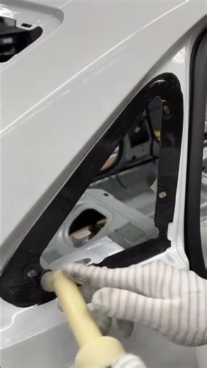 The Process Of Car Glass Fixing - Goodtools and machinery make work easy