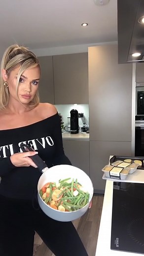 Would you EAT? YES or NO? 🧅🥕🥦 #cupboardcooking #stayathome #houseoftiktok #immaboss #cooking #cookingideas #originalcontent #newtrend #foryou #uk