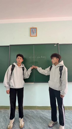 Lớp 11A4: Kết Nối Yêu Thương Sau Cãi Vã