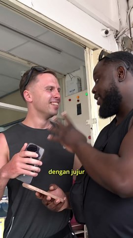 Trying Indonesian fried chicken for the first time