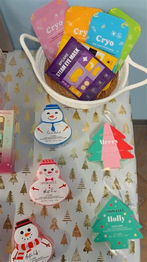 Glow, wrapped and ready for the last minute gift-givers 🎄✨ Treat them to one of our tanning gift sets - the ultimate self care gift this season 🧴🎁 | Sun Tan City