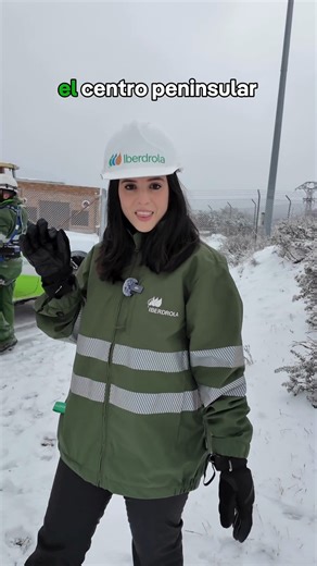 ¡2026, año de nieves... ❄️! La borrasca Francis ha azotado la península, pero no sólo es frío 🥶 y paisajes bonitos. Los temporales ponen a prueba la red eléctrica⚡. I-DE, la distribuidora del Grupo Iberdrola, se encarga de garantizar el suministro eléctrico 365 días del año, con prevención y preparados para posibles incidencias en momentos como este. ¡Orgullosos de la fuerza verde 💚 que siempre está ahí! | Iberdrola