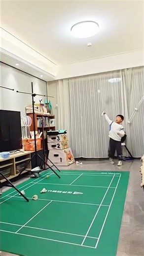 Let the children learn skateboarding and drop ball tonight. Since it was very awkward