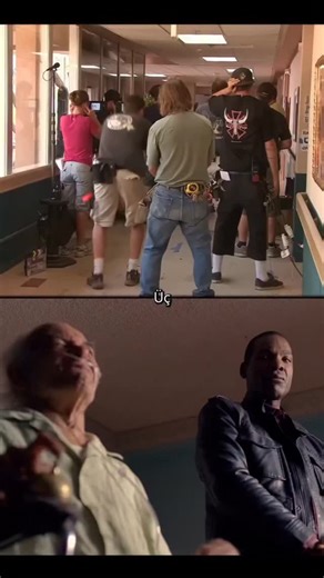 Sinemasito on Instagram: "“Breaking Bad’in efsanevi Sezon 4 finalinde Gus Fring’in o unutulmaz çıkış sahnesi… Görünüşte sadece birkaç saniye sürüyor ama arkasında inanılmaz bir emek var. Giancarlo Esposito önce kusursuz kravat düzeltme hareketiyle normal haliyle sahneyi çekiyor. Sonra devreye özel efekt makyaj ekibi giriyor: Saatlerce süren prostetik uygulamalarla yüzünün yarısı yok edilmiş gibi detaylı bir hazırlık. En son da VFX sihirbazları devreye girip dijital dokunuşlarla her şeyi birleşti