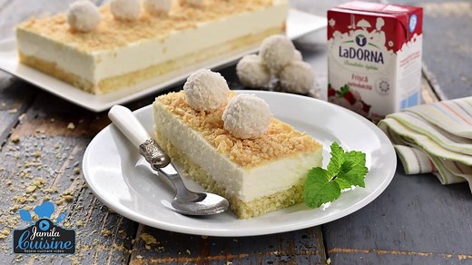 330K views · 5.7K reactions | Se apropie sarbatorile, iar platourile cu prajituri vor fi in centrul atentiei pe fiecare masa! Va invit asadar sa adaugati pe lista si prajitura Raffaello. Blat pufos cu cocos si migdale, crema aerata si foarte fina, gust intens de cocos si un aspect pe masura! Incercati-o! Nu veti regreta! ✅ Reteta video completa aici: https://jamila.ro/prajitura-raffaello | JamilaCuisine | Facebook