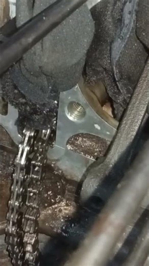 Installing the recoil thread on the motorcycle cylinder block fastening bolt hole