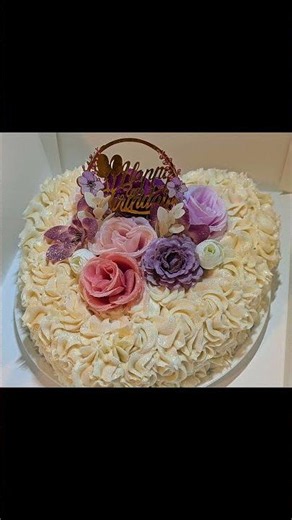Vanilla single layer heart cake with vanilla buttercream icing #cake #smallbusiness